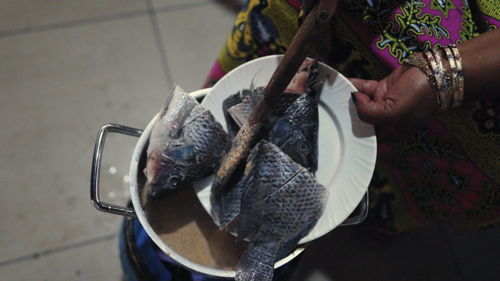 BIG FISH – Rumba Rwandaise.00_51_38_07.Standbild086 Kopie