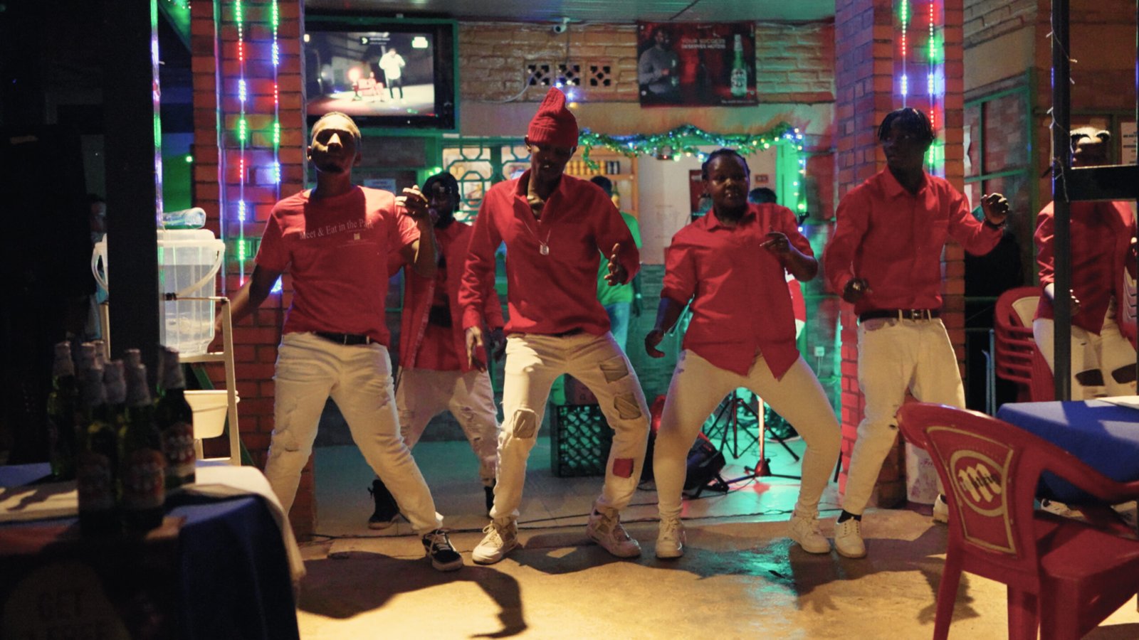 BIG FISH – Rumba Rwandaise.00_56_39_16.Standbild096 Kopie